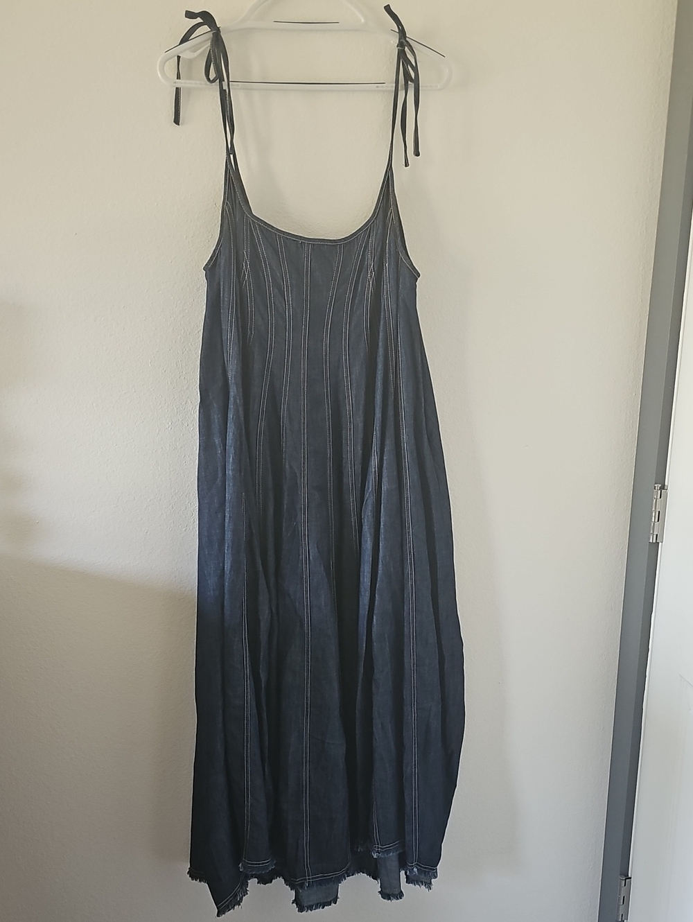 ●●FREE PEOPLE MAXI FLOWY DENIM STRAP DRESS SIZE L NWOT●●